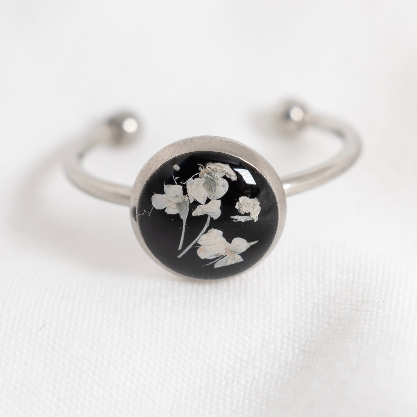 Black Queen Anne's Lace Ring