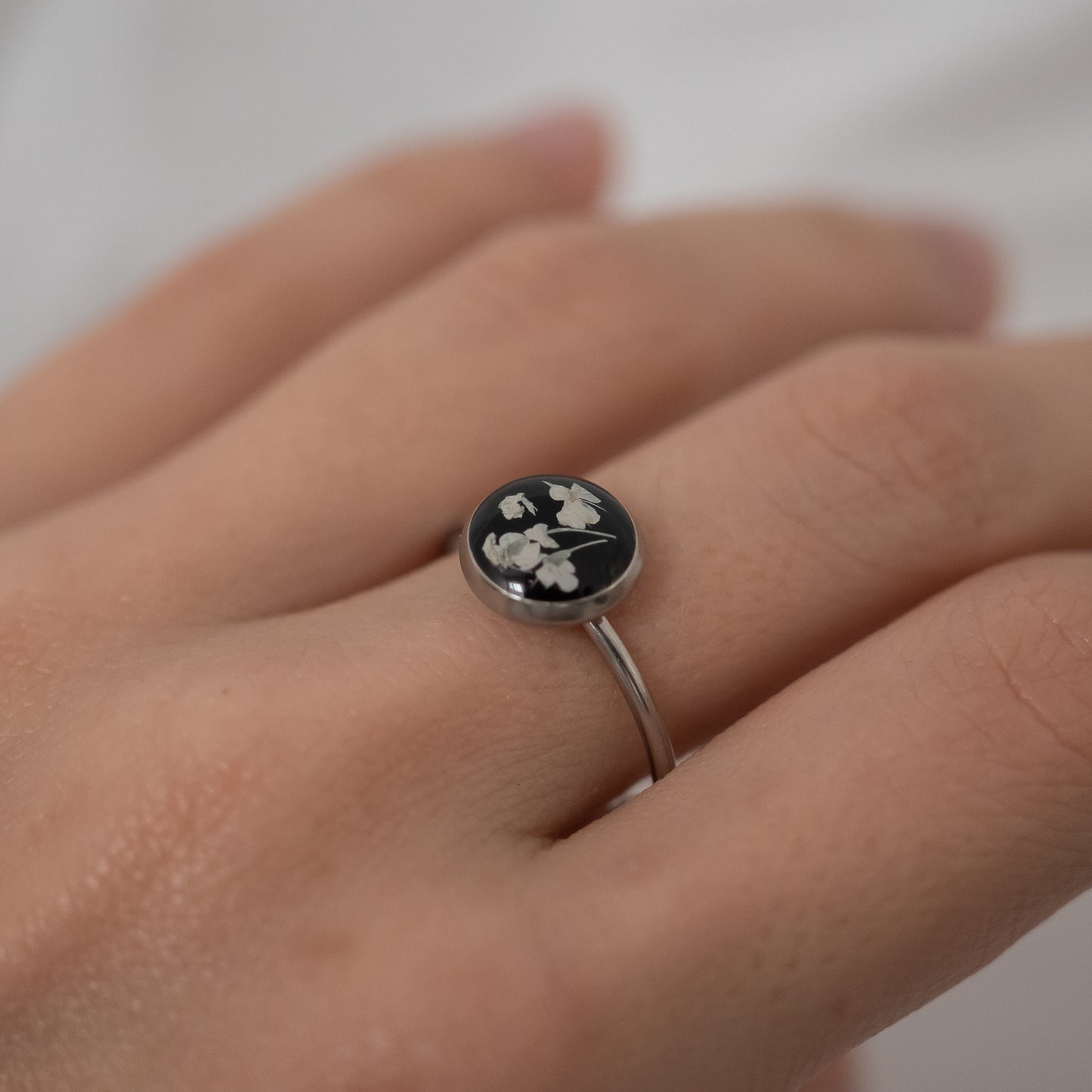 Black Queen Anne's Lace Ring